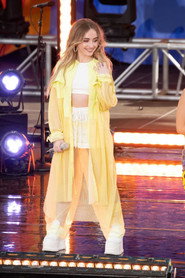 Sabrina Carpenter 1500x2251