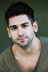 Daniel Rodic as Mauro