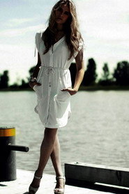 Stephanie Van Dyck 666x1000