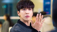 Hae-ra Steps Outside