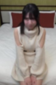 あざとかわいいJDももかちゃんが4P！何も知らずにやってきて男3人に弄ばれ3連続中出し。