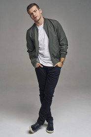 Oliver Stark 683x1024