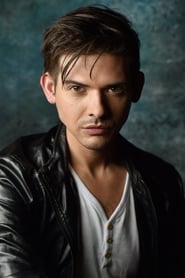 Thomas Ochoa as Xander