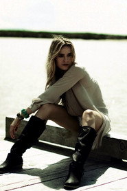 Stephanie Van Dyck 666x1000