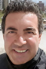 Diego Pérez as Benito