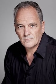 Carlos Olalla is Don Julián