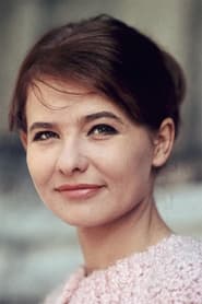 Mari Törőcsik is Magda Zoldan