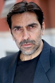 Sergio Vespertino as Saro