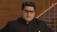 Sakshi Sees Payal's Photographs