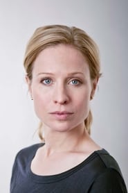 Karin Lithman as Anne, Ralfs fru