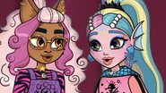 Clawdeen & Lagoona Sing 