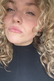 Mollie Smith as Willow Oakland in Brush Strokes 2026