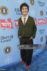 Vic Wolf photo 6