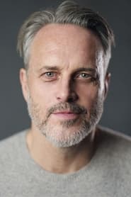 Mark Frost as Vic Lynton