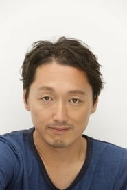 Mansaku Ikeuchi as Tomo, younger policeman