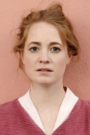 Leonie Benesch is Carla Nowak