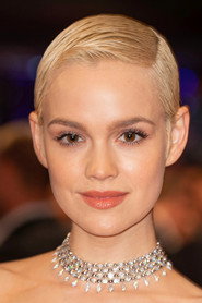 Emilia Schüle