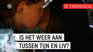 Does Tijn Kiss 2 Girls?