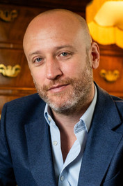 Portrait de Jake Wallis Simons