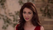 Anushka Sharma Gives Tips to Angoori and Anita