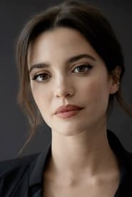 Joana Ribeiro is Leona