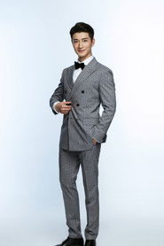 Yin Song as 主持人