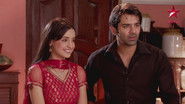 Khushi Tends to Arnav's Back