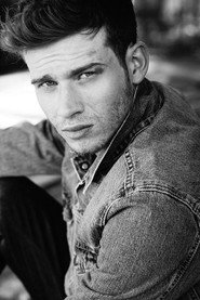 Oliver Stark 511x766