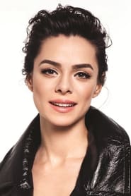 Profile picture of Özge Özpirinçci who plays Defne