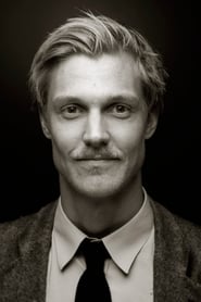 Espen Klouman Høiner as Leif Tronstad