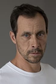 Marc Hosemann as Tom Römer