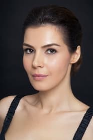 Hatice Şendil as Ceyda