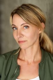 Julia Heinze as Jennifer Persche