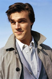 Finn Wittrock 714x1070