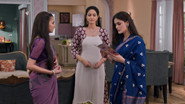 Karthik Invites Vrinda for Dinner