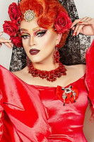 Vicente Arias Fuentes as Nina De la Fuente