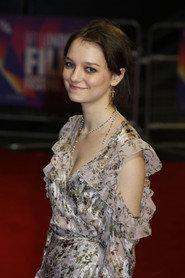 Esme Creed-Miles 1280x1920