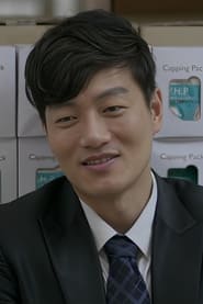 Park Jeong-wan is [Cosmetic Store Manager]