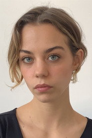 Salomé Dewaels photo 3