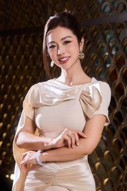 Jennifer Phạm photo 2