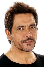 Pablo Macaya is Efraín