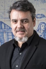 Cássio Gabus Mendes is Roberto Bastos