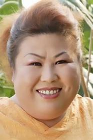 Dong Li-Fan as Wu Ying's Stepmother