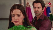 Khushi Spurns Arnav's Advances