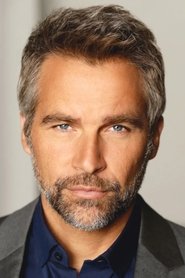 Robb Derringer as Logan Spencer