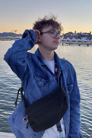 Luka Burel is Theo