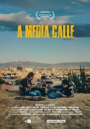 A media calle) A media calle (2025)