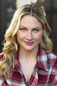 Ursula Maria as Lina in Loop