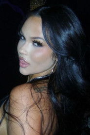 Maggie Lindemann is Self