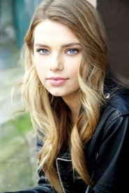 Indiana Evans as Zeusette